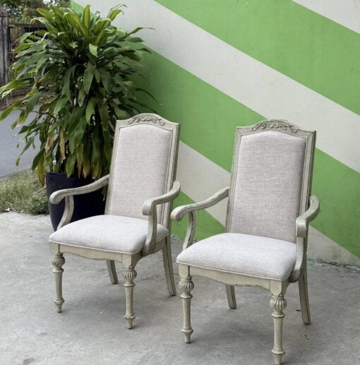 Ghế bành trang trọng màu trắng cổ điển Caelum Farmhouse của Gray Barn (Bộ 2 chiếc) - Ảnh 7